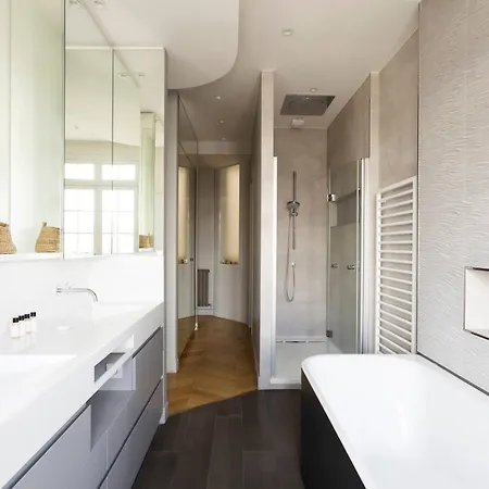 The Contemporary Atrium Apartman