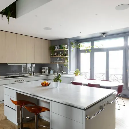 The Contemporary Atrium Apartman *